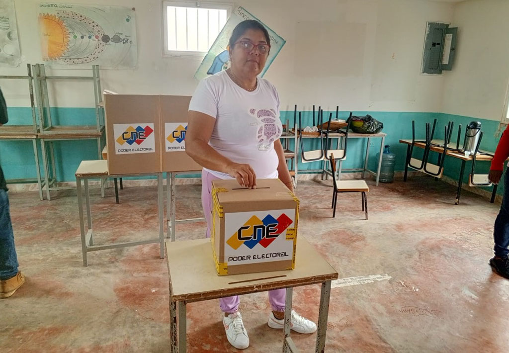 En Valmore Rodríguez, los electores están acudiendo hasta la Base de Misiones del sector Corazón de Jesús, escuela Virgen del Monte Carmelo, Club Progreso, escuela Dora de Aro y San Benito, para elegir el proyecto financiado por el Gobierno nacional.