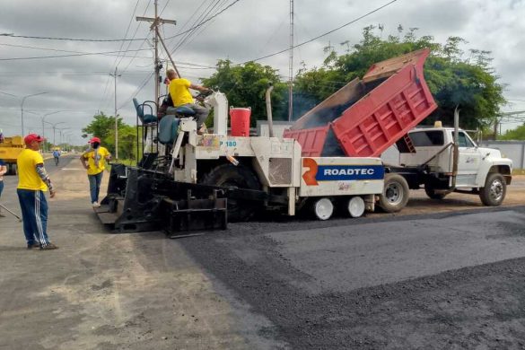 Continúa la recuperación vial del municipio Jesús Enrique Lossada asfaltado (4)