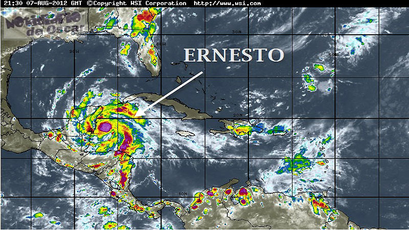 Ernesto vuelve a ser huracán agresivo y amenaza la costa este de EEUU