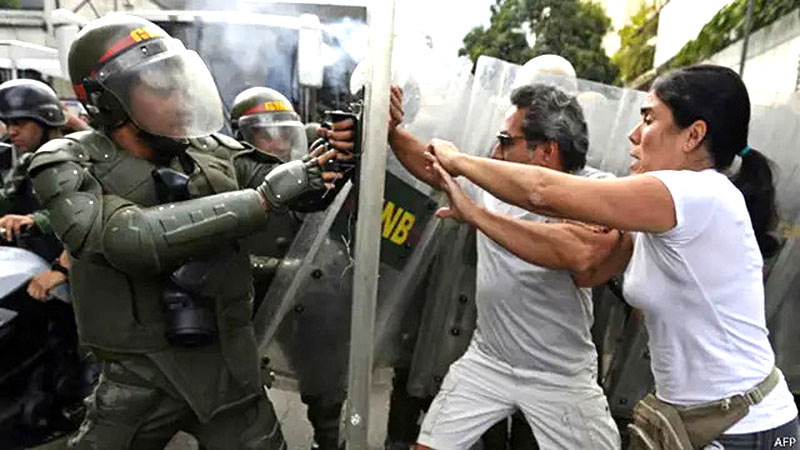 Más de 80 funcionarios policiales y militares han sido heridos en las protestas