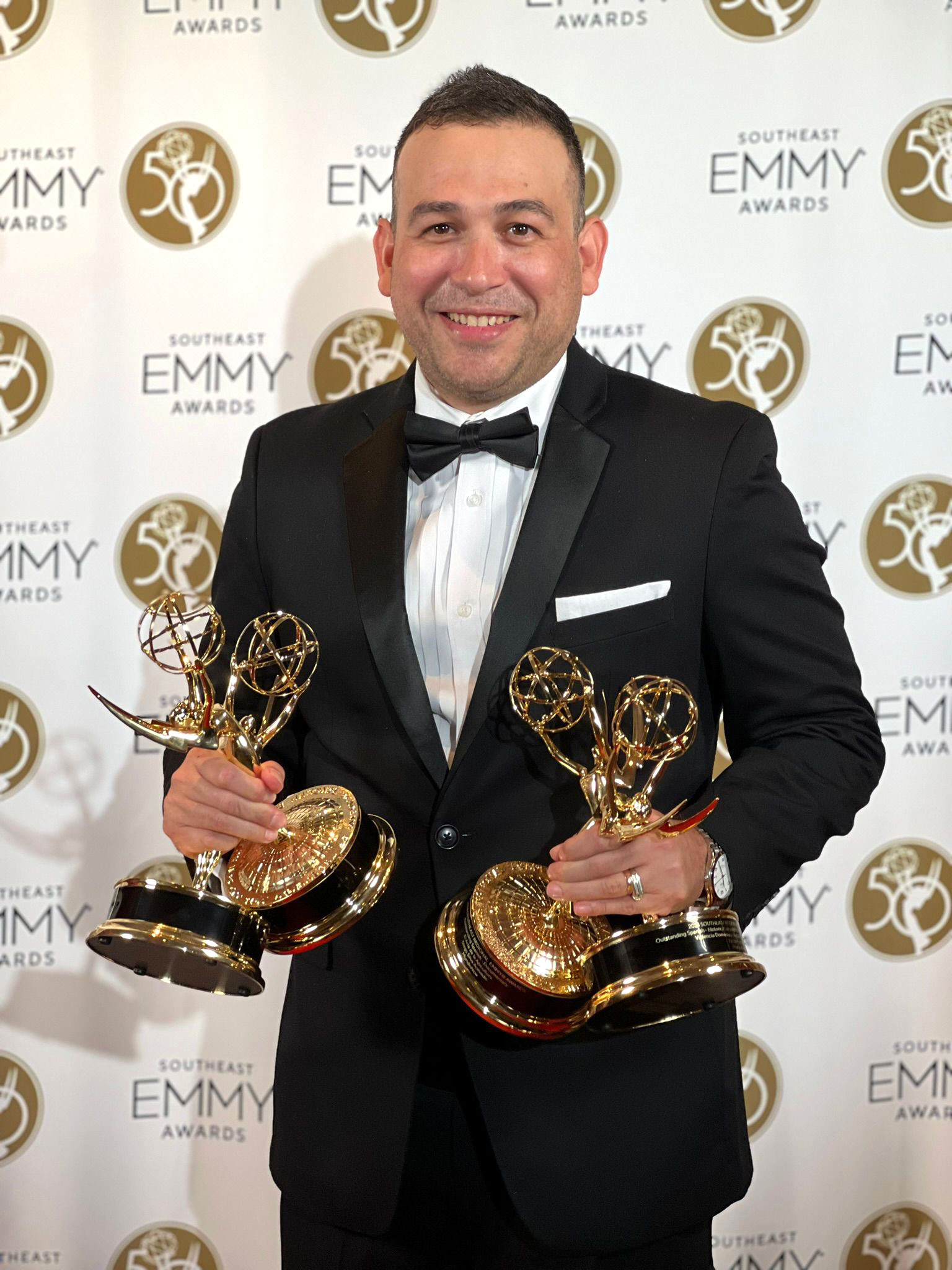 Alfredo Suárez recibe su premio Emmy número 12