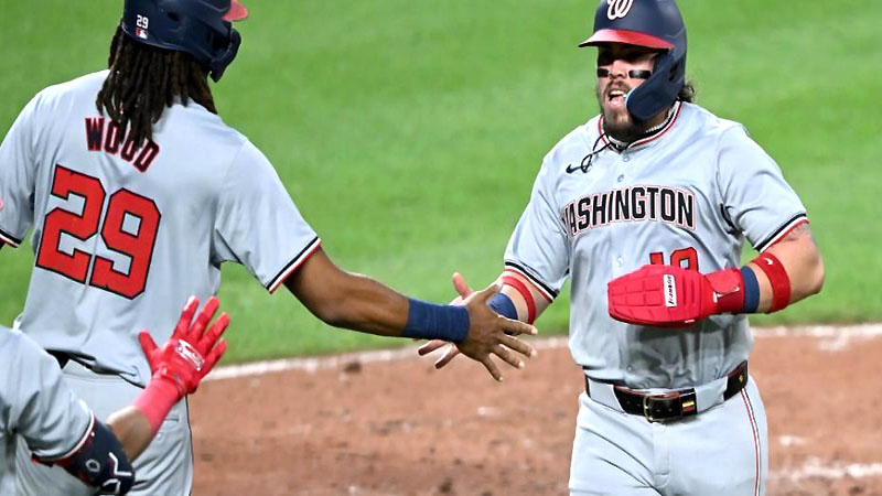 Venezolano Andrés Chaparro igualó marca de extrabases