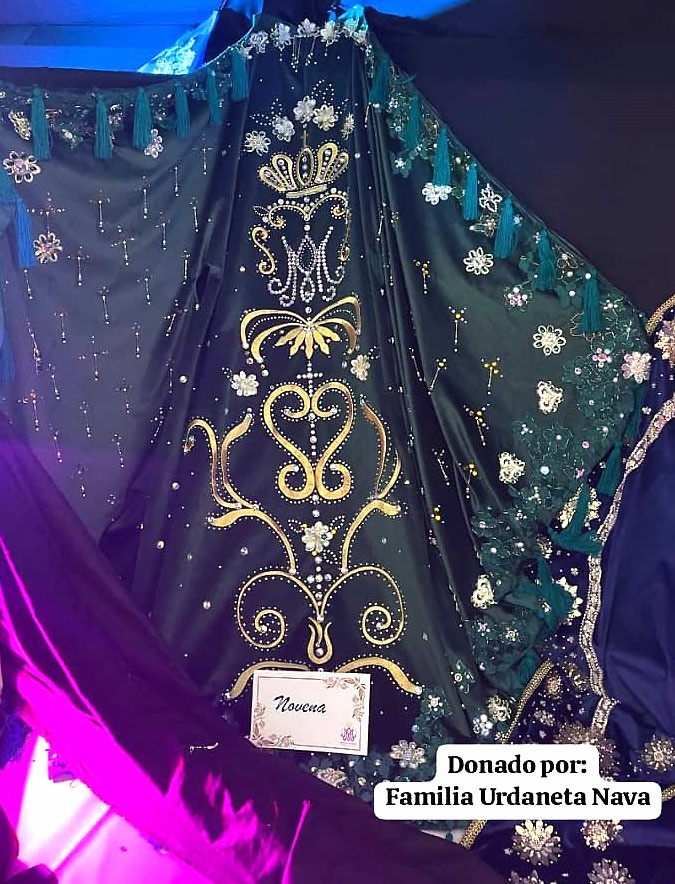 Develan mantos que usará la Virgen del Rosario 
