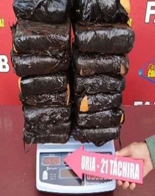 Atraparon a un colombiano con 30 panelas de marihuana 1