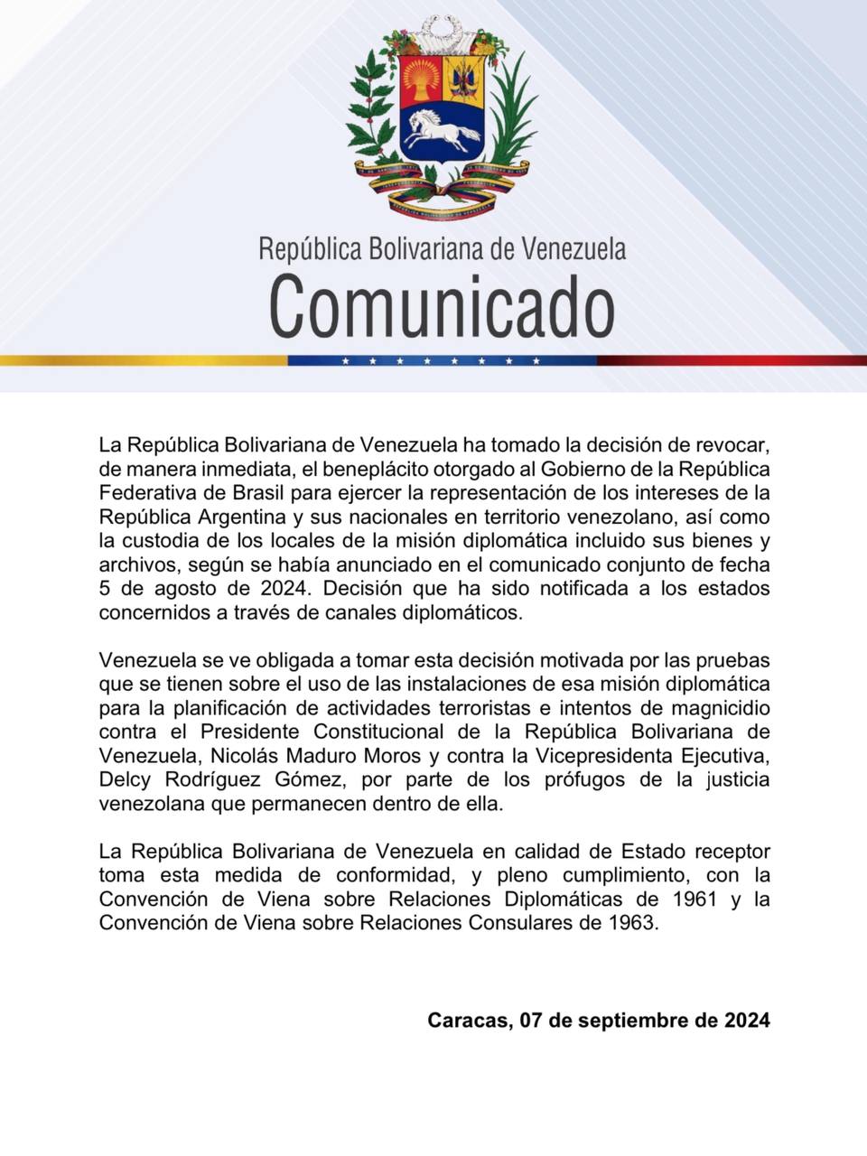 Nacionales.- “Venezuela se ve obligada a tomar esa decisión motivada por las pruebas que se tienen sobre el uso de las instalaciones de esa misión diplomática, para la planificación de actividades terroristas e intentos de magnicidio contra el presidente constitucional de la Pública bolivariana de Venezuela Nicolás Maduro moros y contra la vicepresidenta ejecutiva Delcy Rodríguez Gómez”, expresa parte del comunicado.