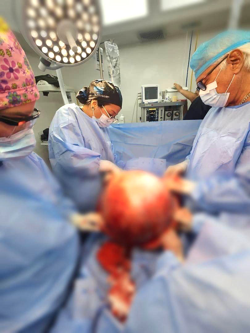 Cirujanos del hospital universitario extraen tumores de ovario 