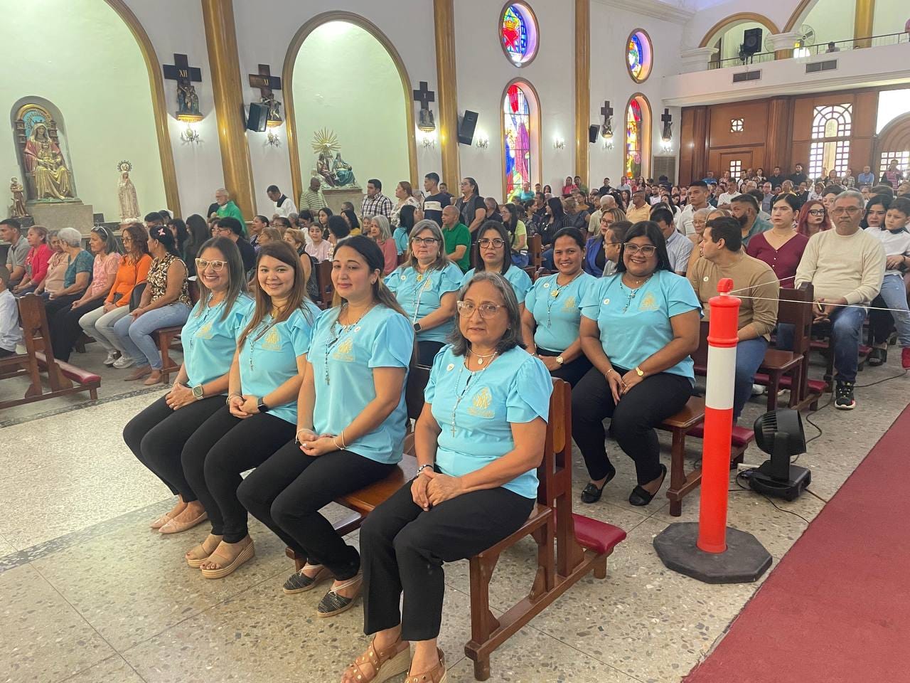 Develan mantos que usará la Virgen del Rosario 