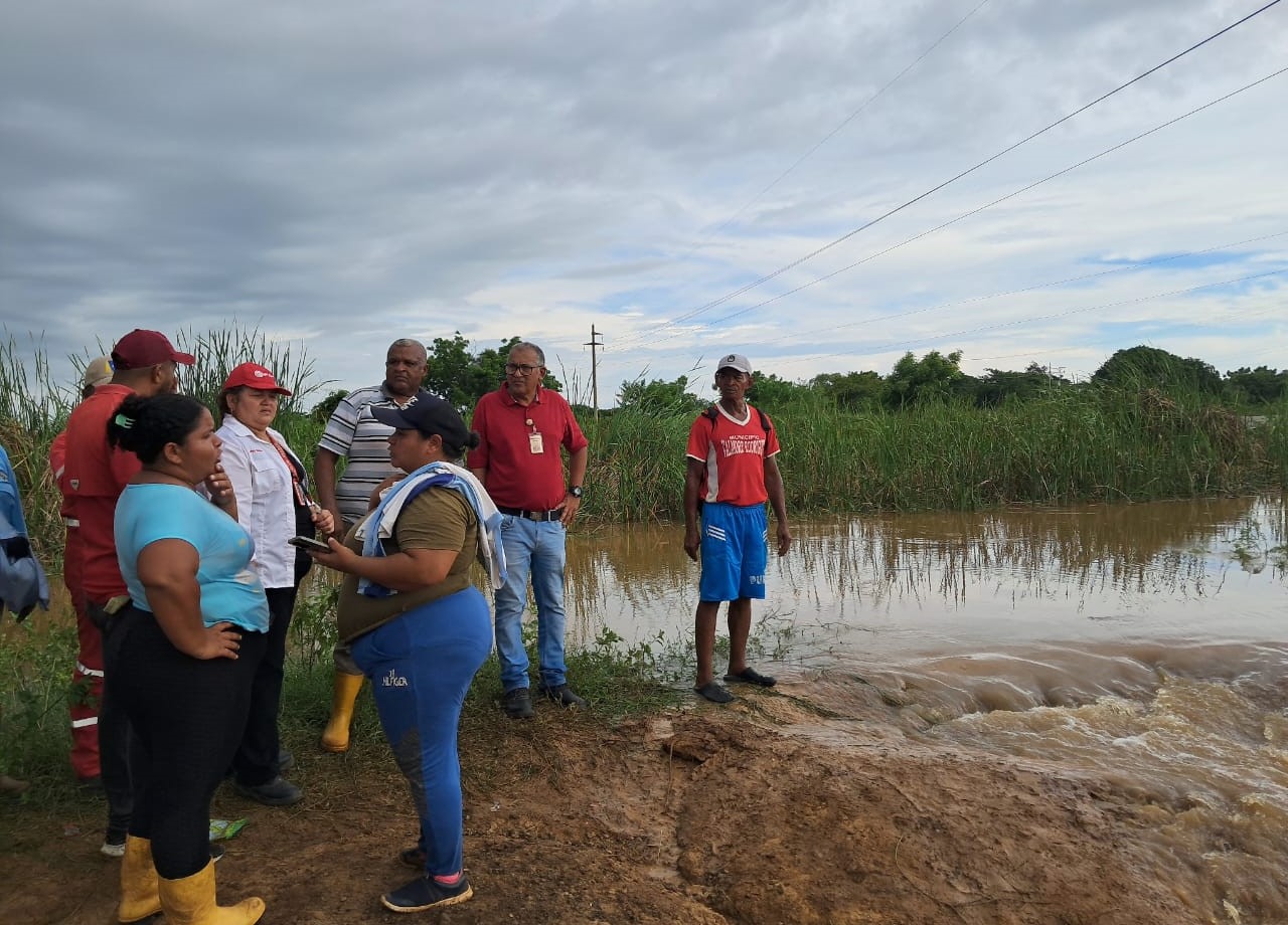 Dique de contención entre La Icotea y La Lamparita de Bachaquero
