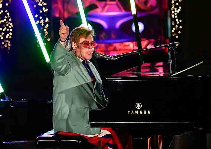 Elton John pierde la visión de un ojo tras una infección