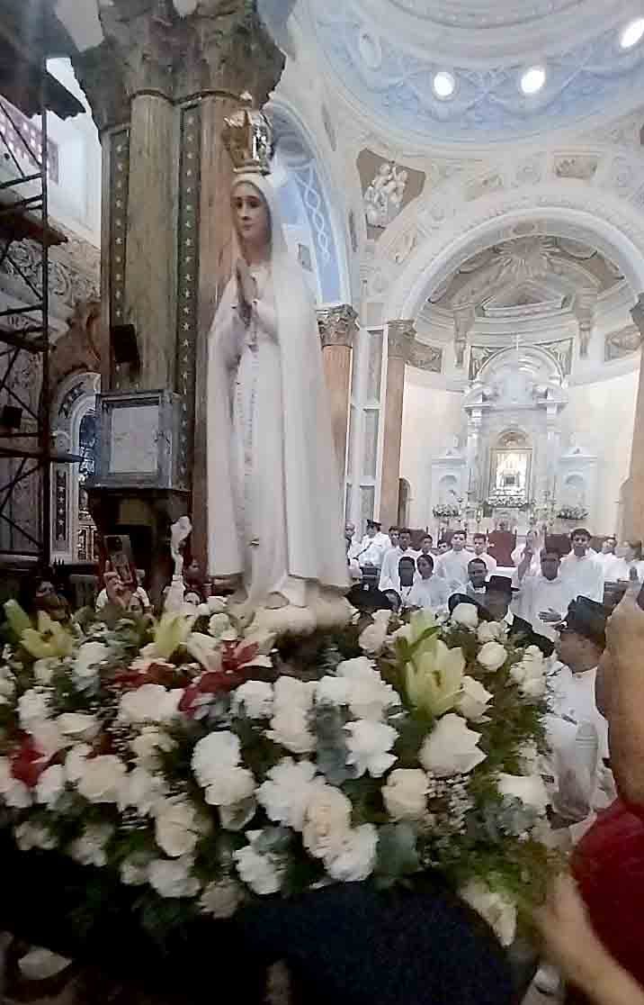 Encuentro de la virgen del Fátima y la Chinita 