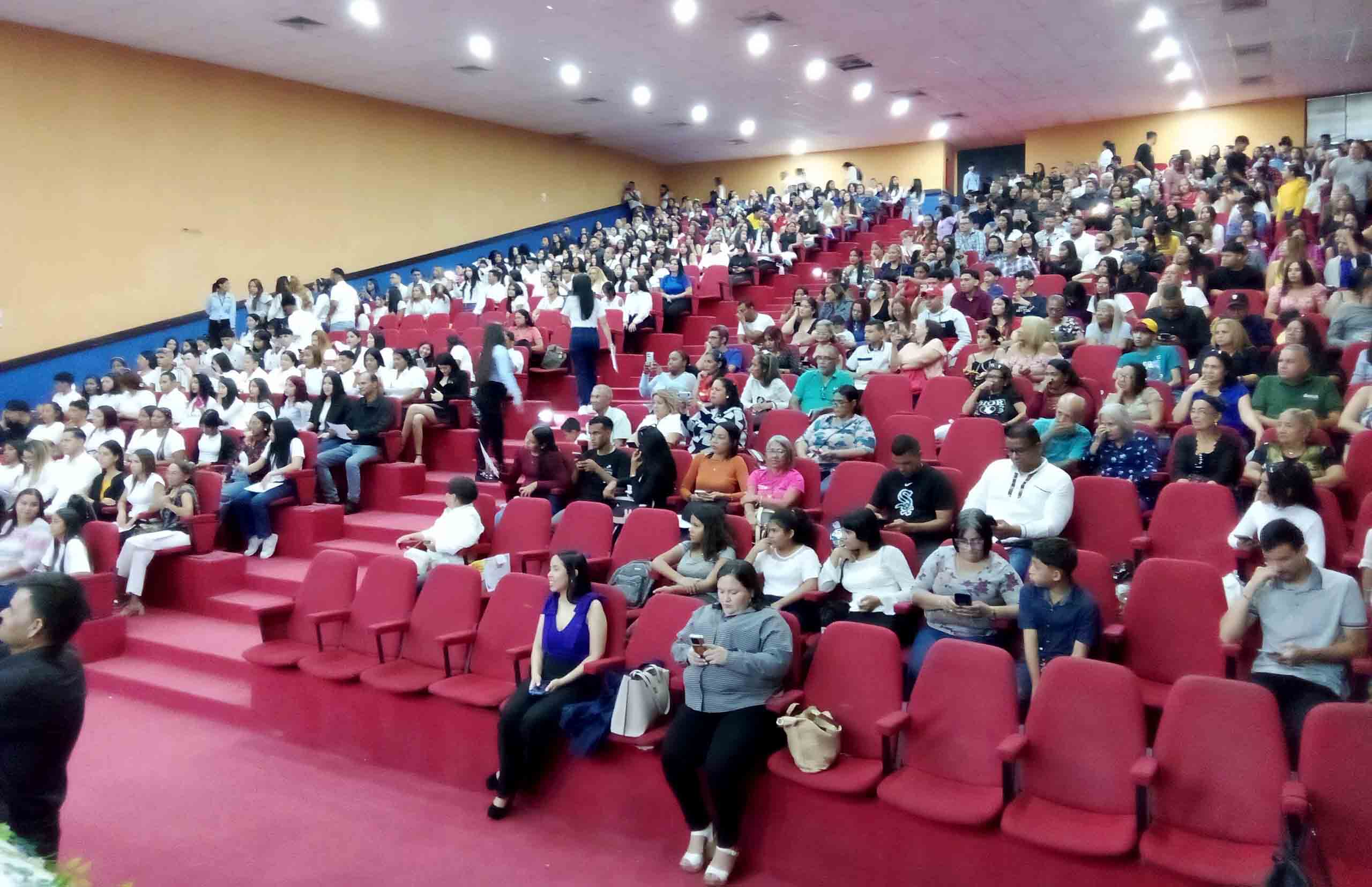 Immujer graduó más de 1500 personas 
