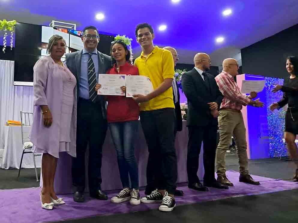 Immujer graduó más de 1500 personas 