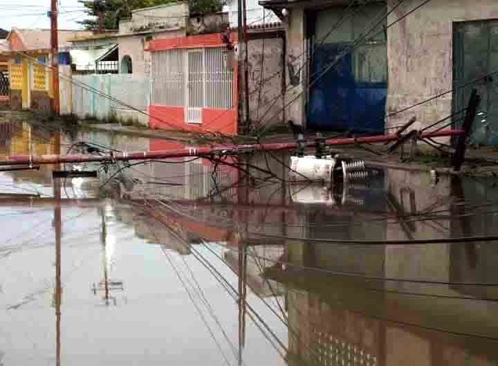 Lluvias y vientos huracanados hicieron estragos en la COL