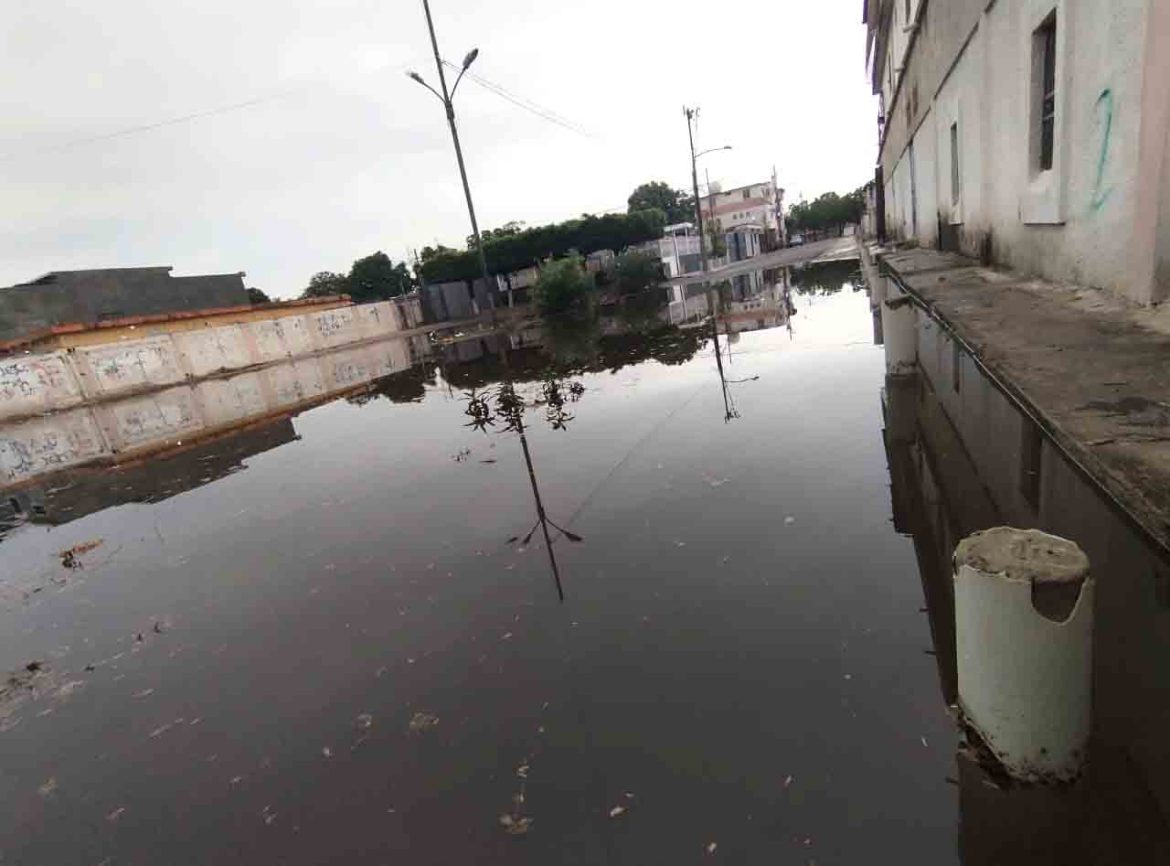 Muere mujer al recibir descarga eléctrica en Santa Lucía