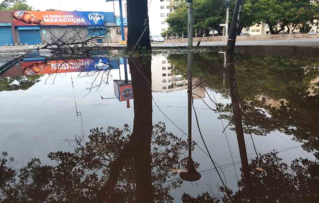 Maracaibo amaneció bajo una intensa lluvia