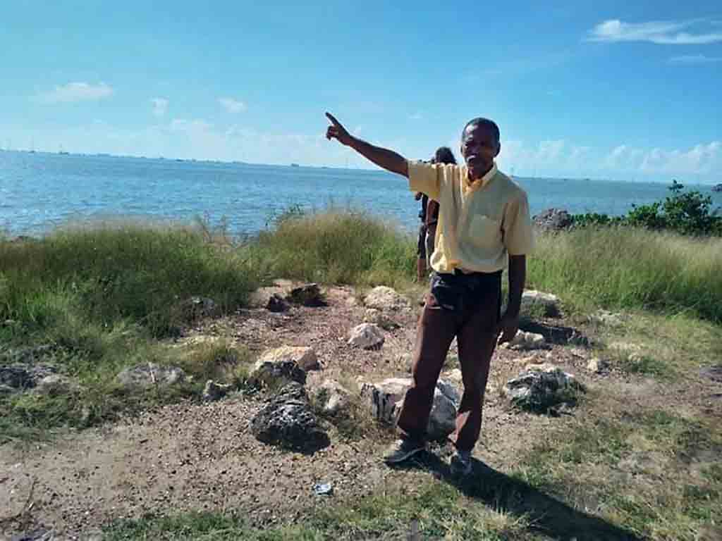 Muro de Contención de la COL en peligro por falta de mantenimiento