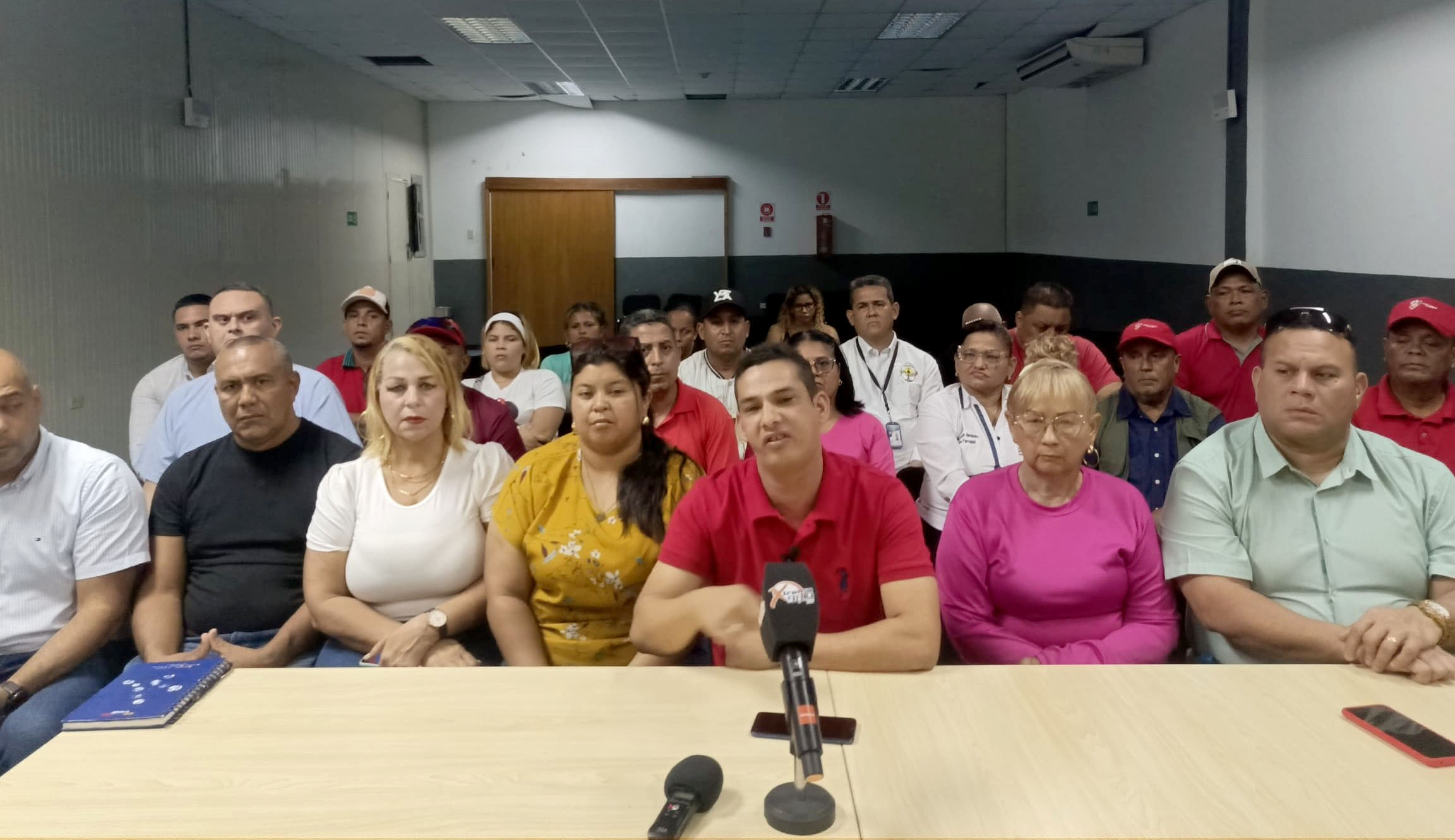 Nicolás Maduro activó ocho frentes de acción para beneficiar al magisterio