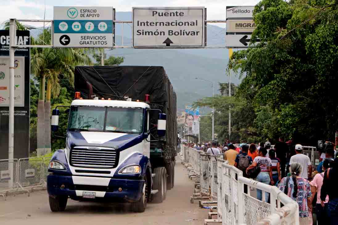 Restablecen paso entre Colombia y Venezuela al concluir paro de transporte