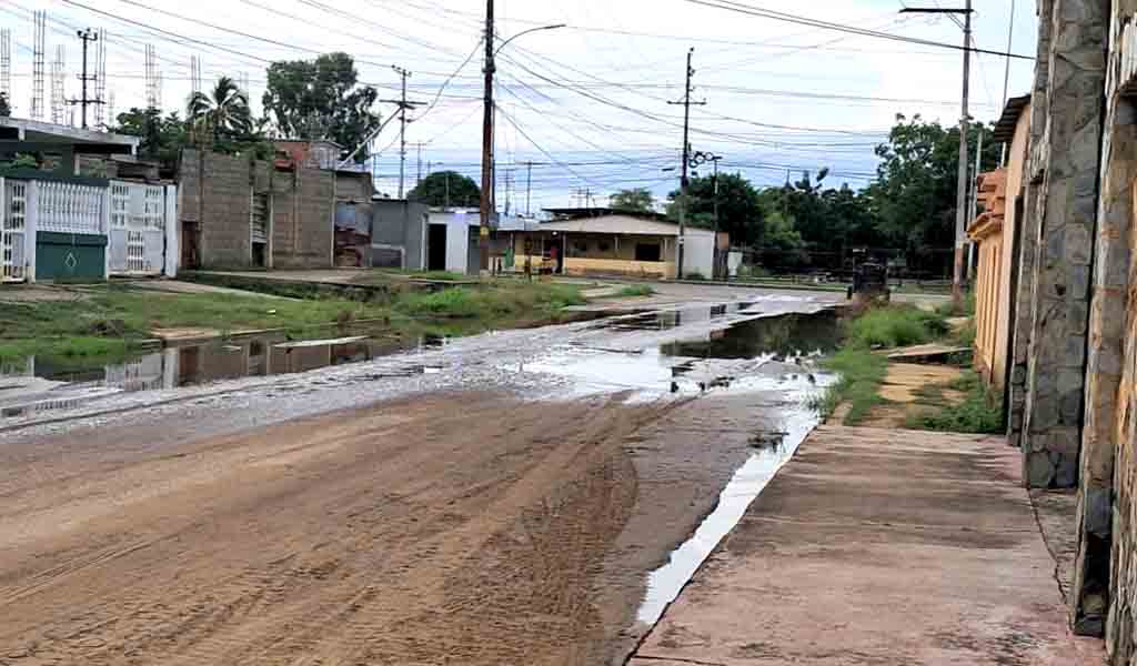 Vecinos de la calle Oriental con Panamá