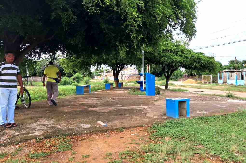 Vecinos de la calle Oriental con Panamá