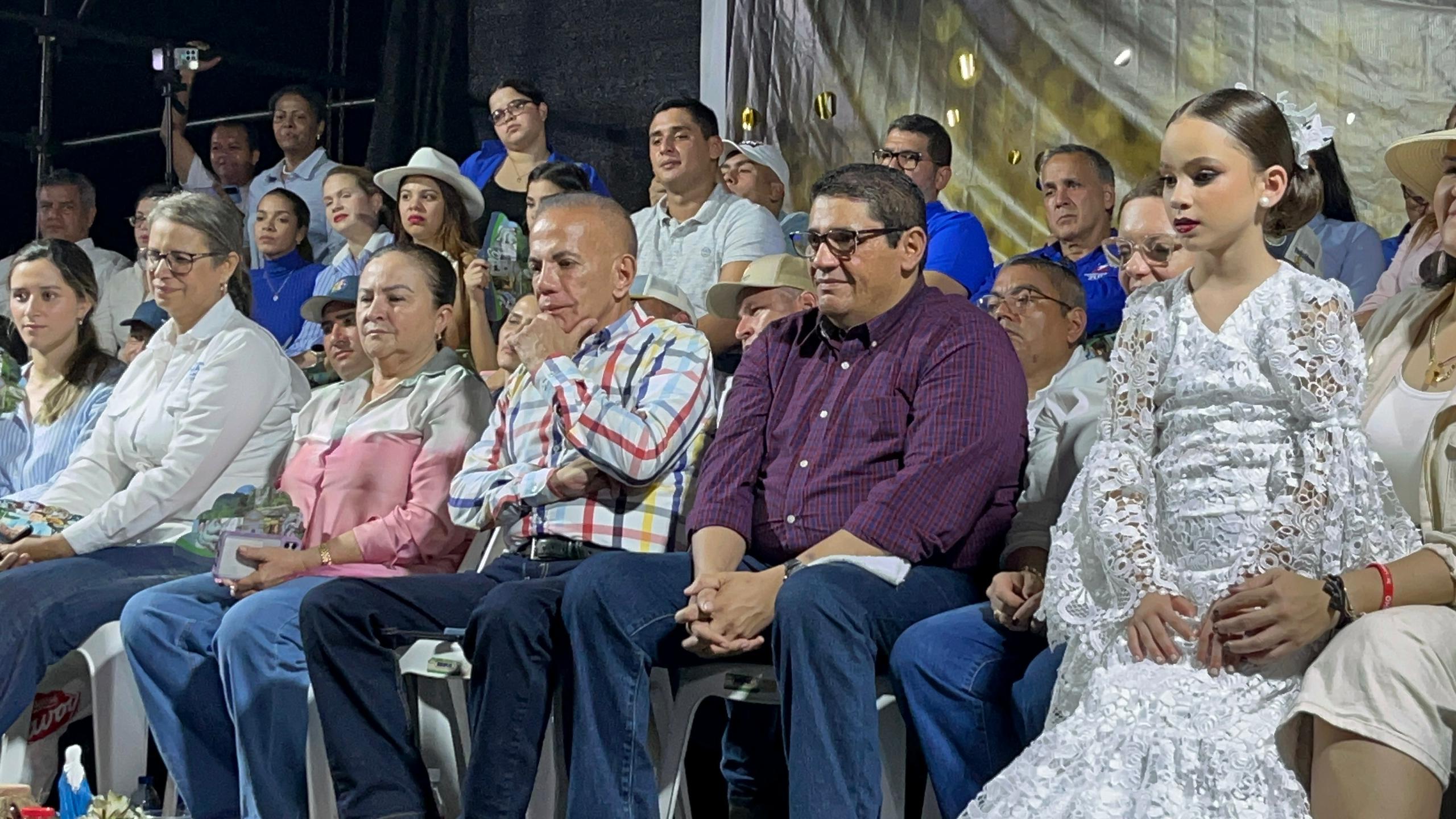 Desfile inaugural de la feria Expocomercial de La Villa del Rosario 