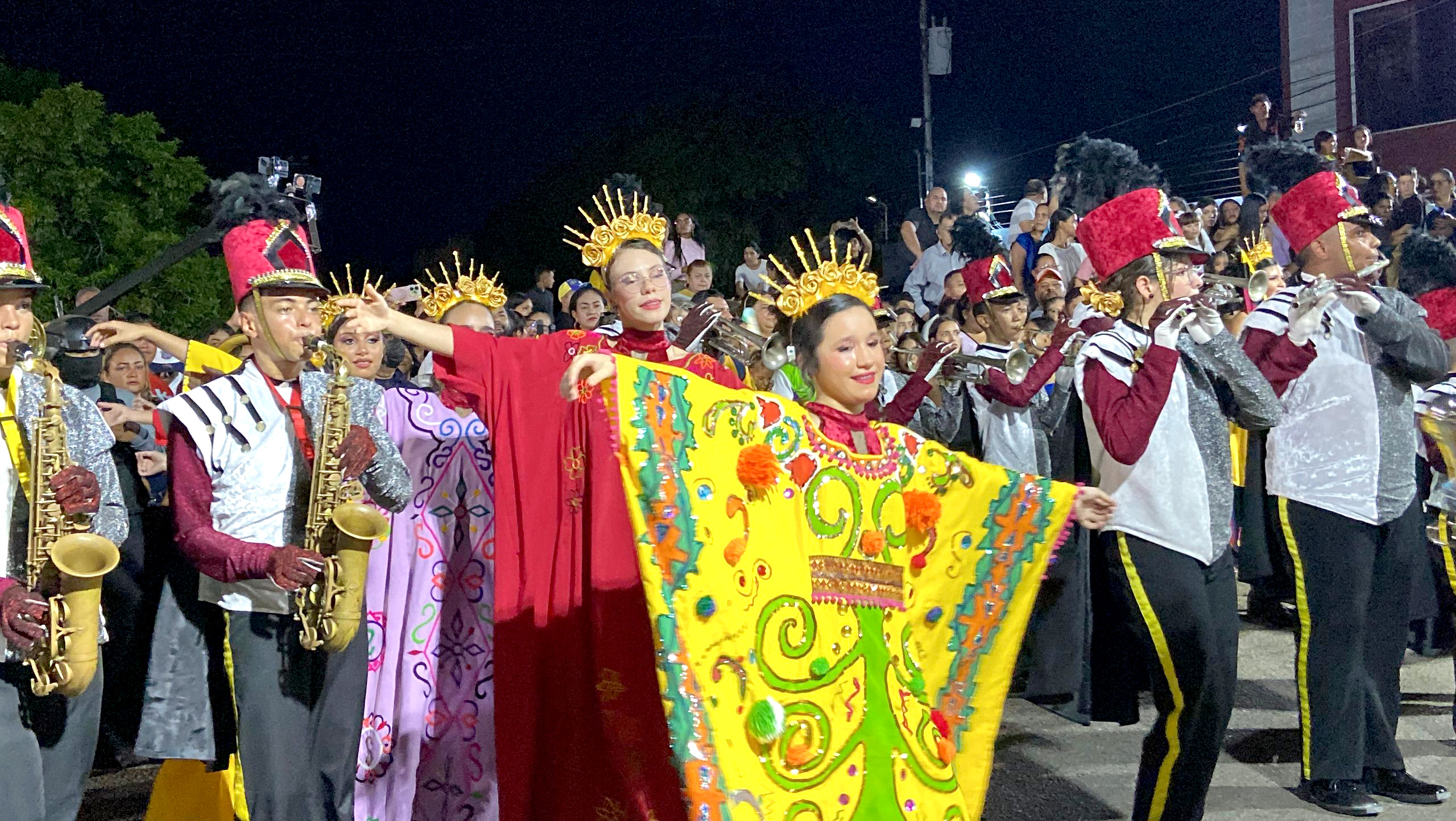 Desfile inaugural de la feria Expocomercial de La Villa del Rosario 