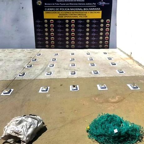 Hallan abandonadas 25 panelas de marihuana en Falcón