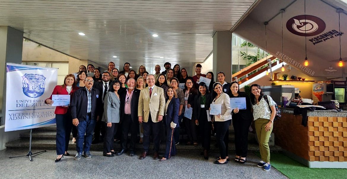 LUZ-VAD culmina con éxito Taller de Protocolo y Ceremonial Universitario
