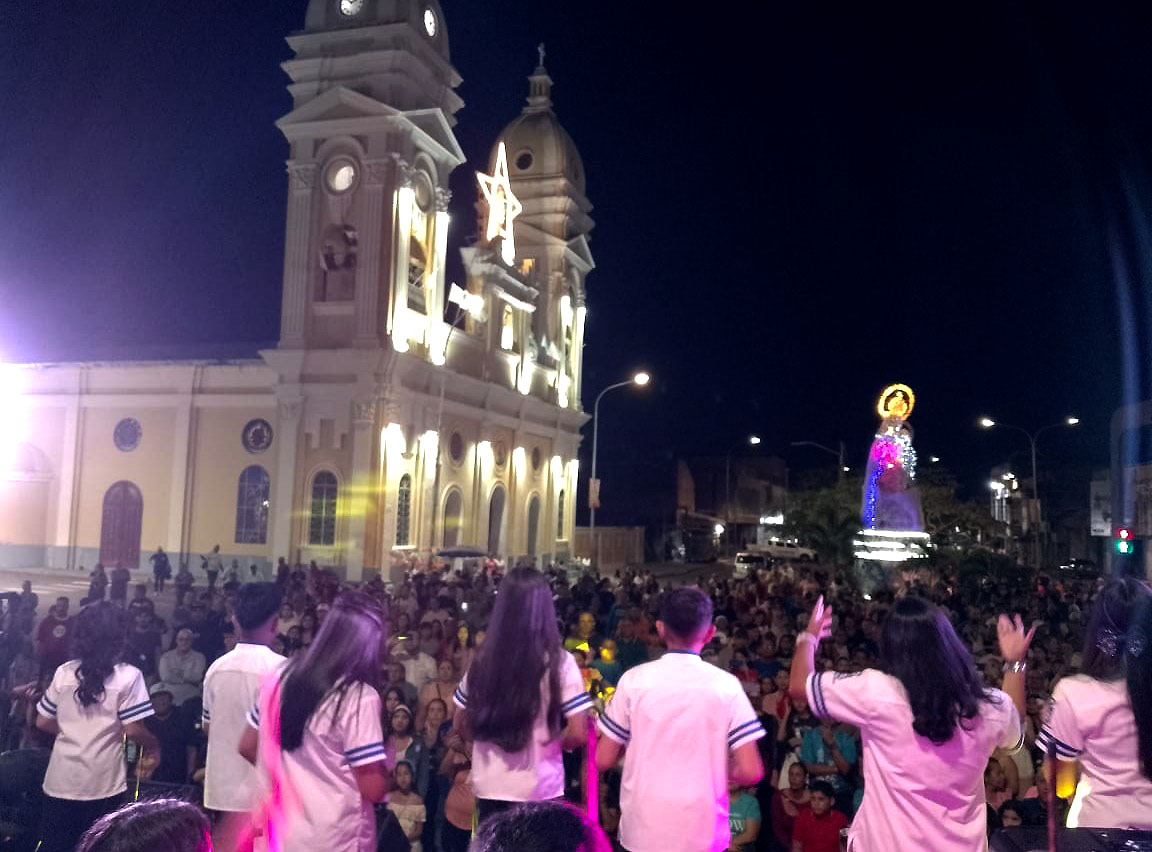 Ronald Borjas "Mañanitas" a la Virgen del Rosario