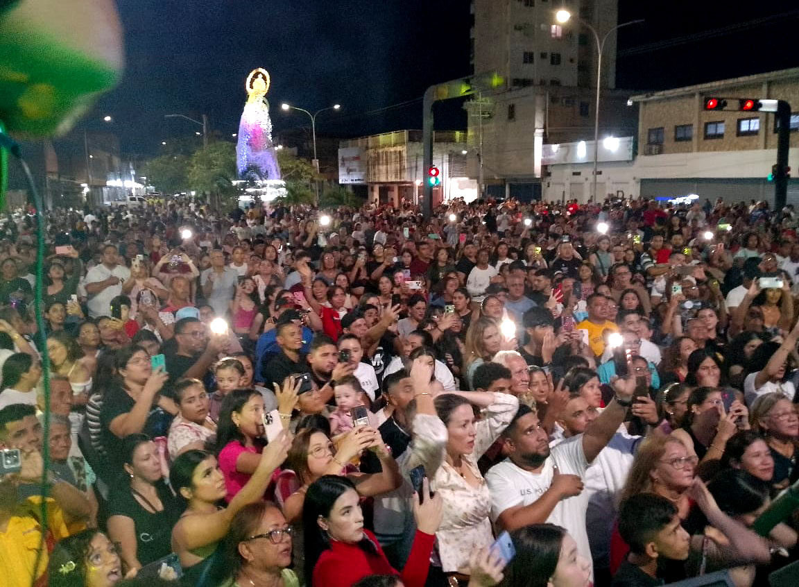 Ronald Borjas "Mañanitas" a la Virgen del Rosario