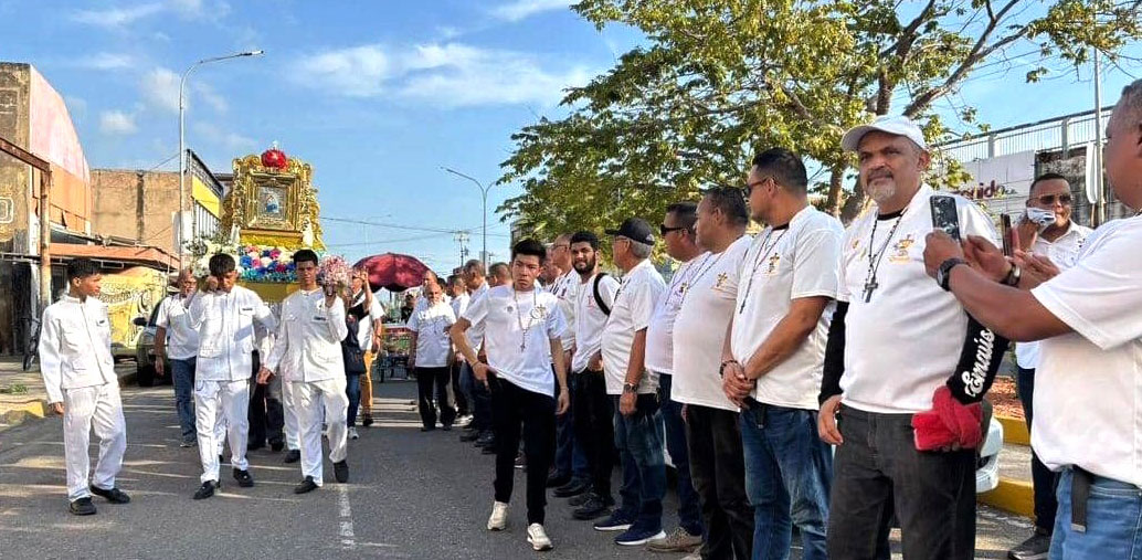 Primer Encuentro de Emausianos con la Virgen del Rosario 