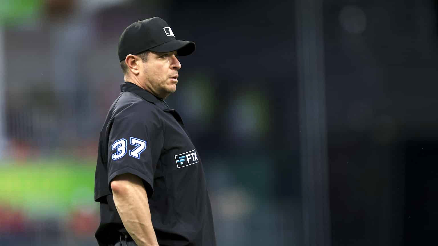 Umpire venezolano Carlos Torres