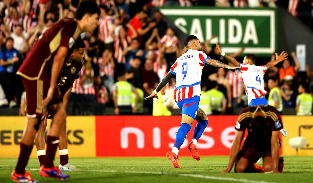 Deportes.-  Si no era una final se parecía, como lo dijeron los técnicos y Paraguay venció a Venezuela 2-1, este martes 15 de octubre, en el estadio “Defensores del Chaco” de Asunción, en la décima fecha de las eliminatorias sudamericanas, camino a la Copa del Mundo.