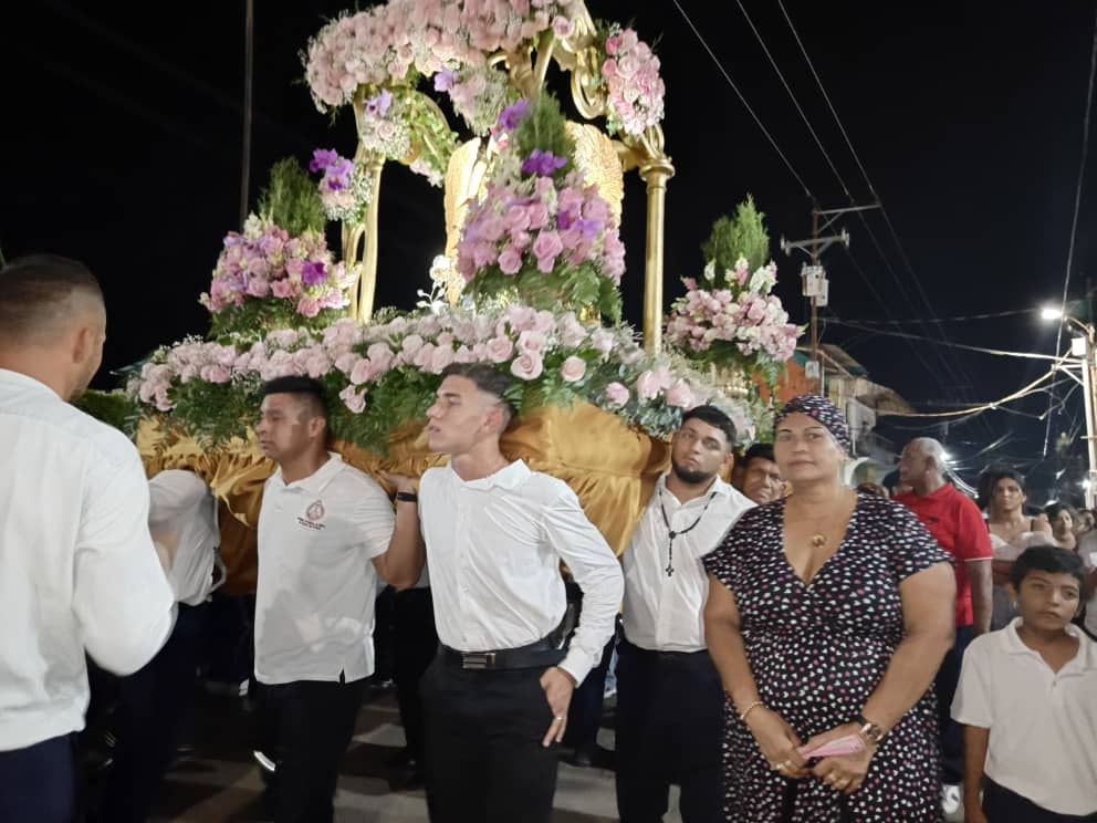 Virgen del Rosario del Paraute brilló en sus 373 años 