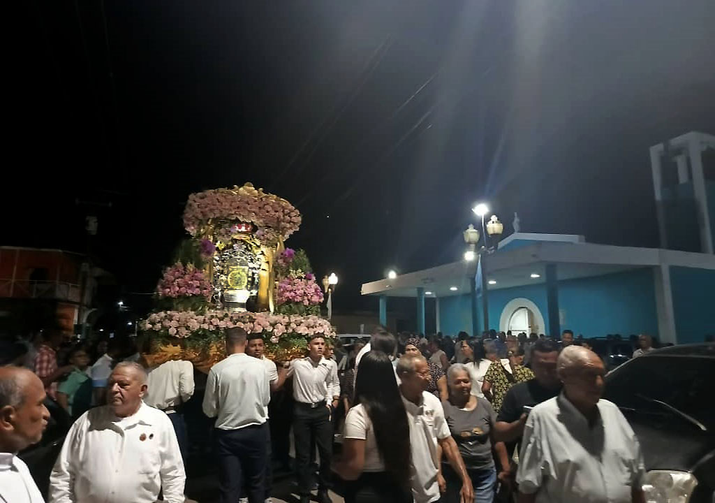 Virgen del Rosario del Paraute brilló en sus 373 años 