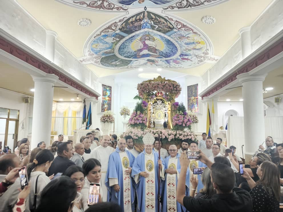 Virgen del Rosario del Paraute brilló en sus 373 años 