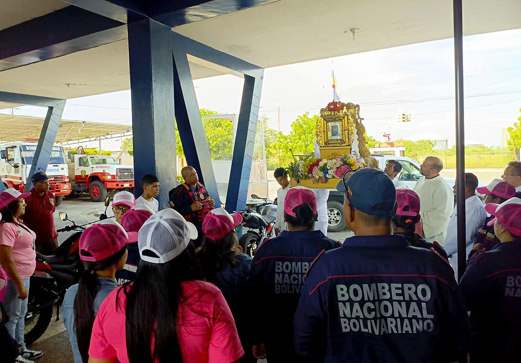 Virgen  del Rosario  llenó de bendiciones el Cuerpo de Bomberos de Cabimas 