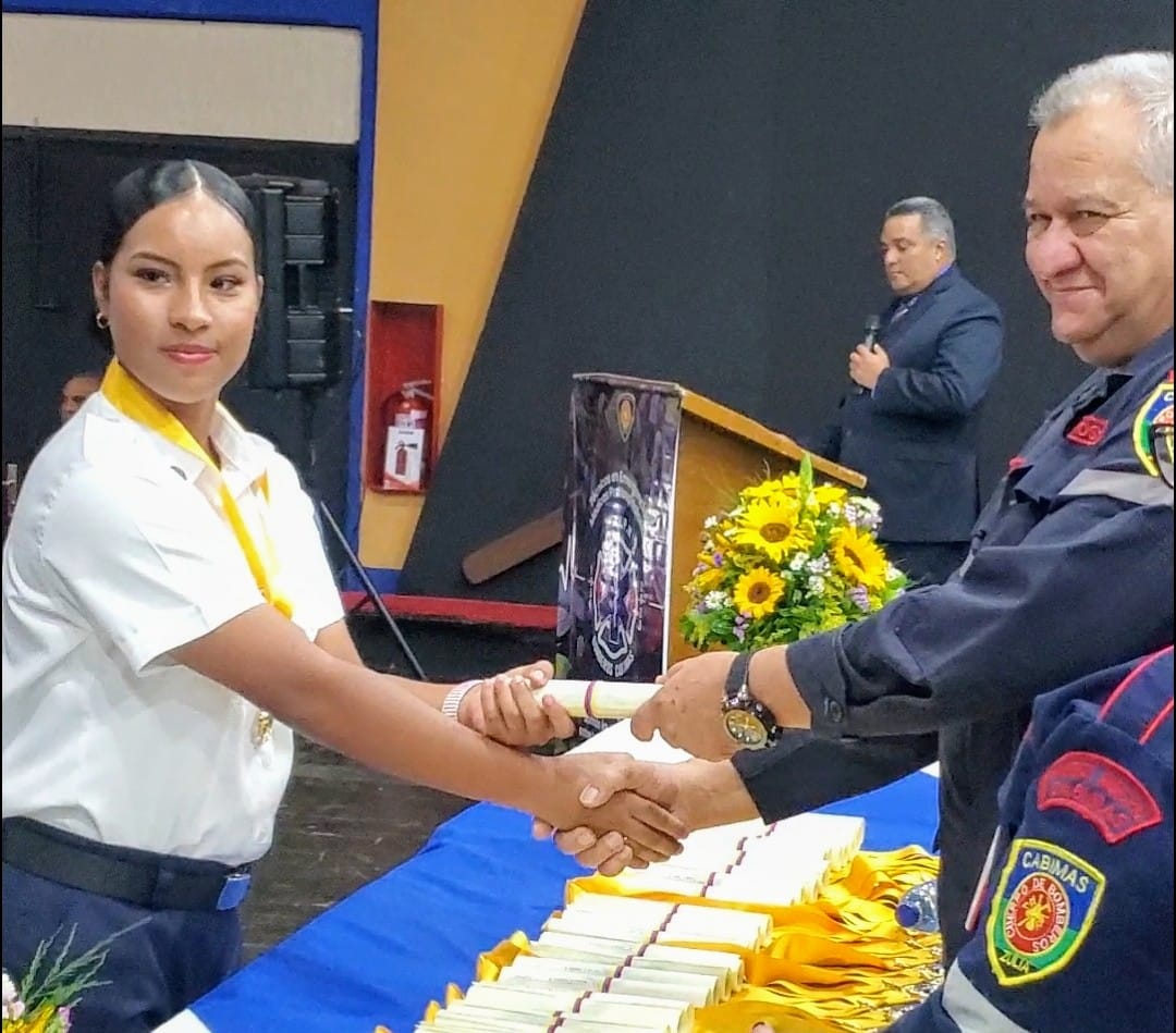 Gradúan XXIII Promoción de Técnicos en Emergencias Médicas