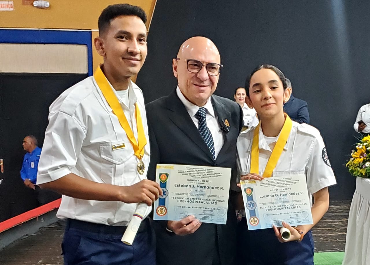 Gradúan XXIII Promoción de Técnicos en Emergencias Médicas