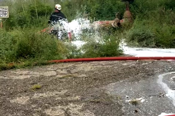 Bomberos proceden a inyectar con espuma tanque de Pdvsa La Salina en Cabimas
