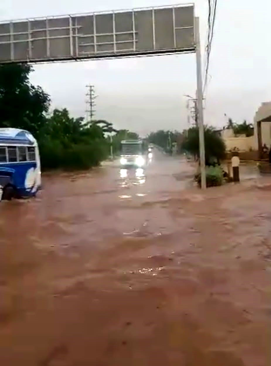 Aguacero de más 3 horas colapsó Maracaibo
