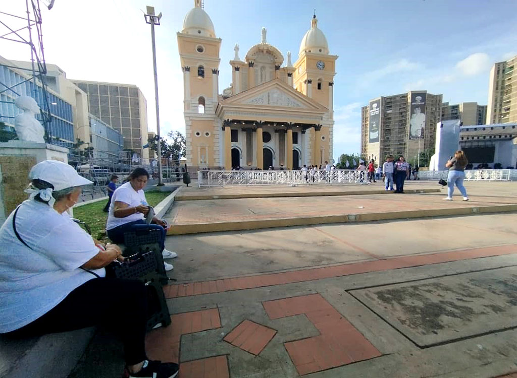 La Basílica en espera para cantarle las mañanitas a la Chinita 