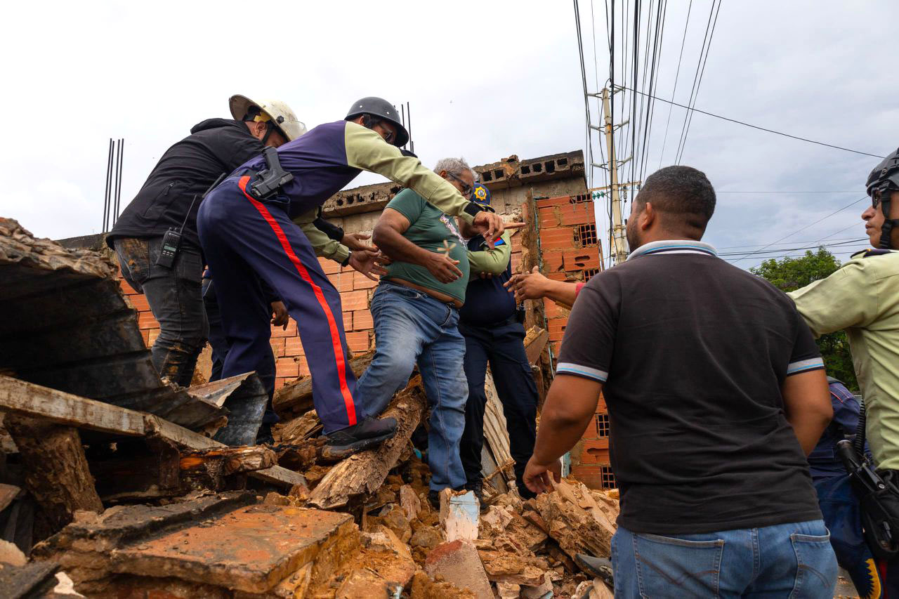 Colapso de estructura por lluvias en la parroquia Bolívar