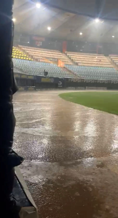 Estadio Luis Aparicio inundado por fuertes lluvias en Maracaibo