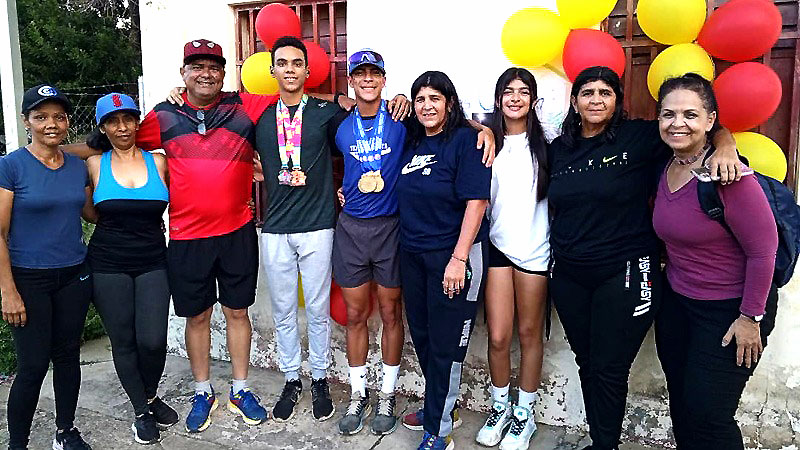 Gran recibimiento en Cabimas a Axel Gómez