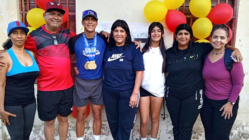 Gran recibimiento en Cabimas a Axel Gómez