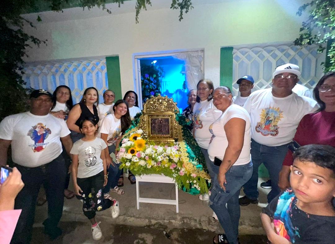 La Chinita bendijo a la comunidad de La Montañita 