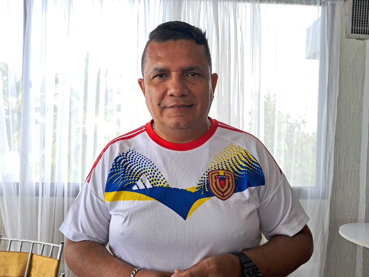 Profesor  Ender Cárdenas,  director  del tema "La Cabimera "