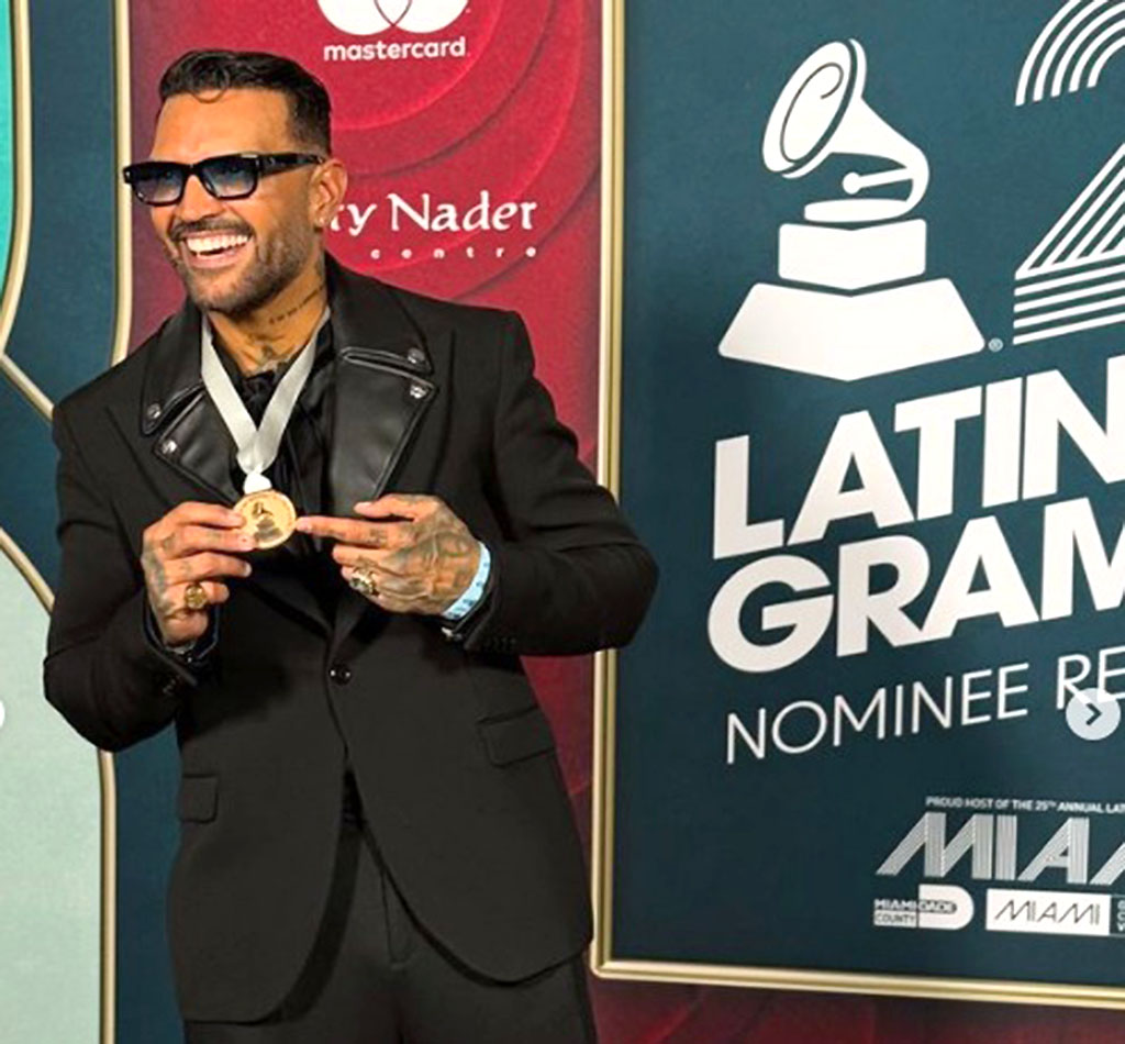 Luis Fernando Borjas medalla de nominación al Latin Grammy 2024