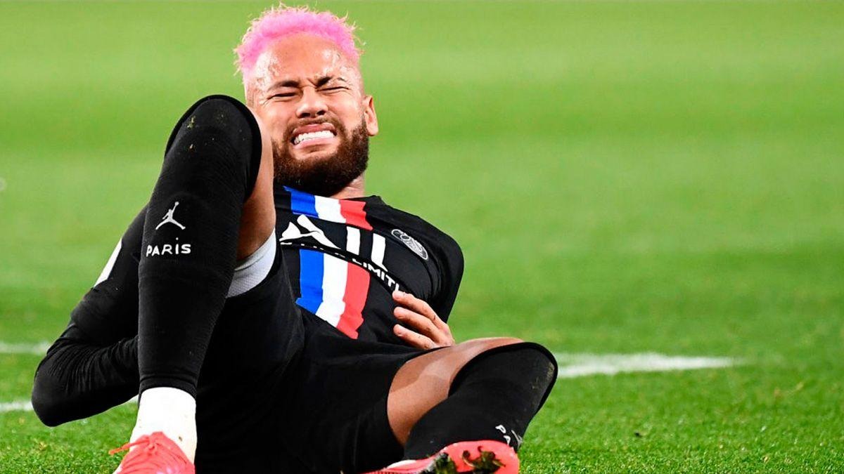 Neymar estará más de un mes de baja por nueva lesión muscular